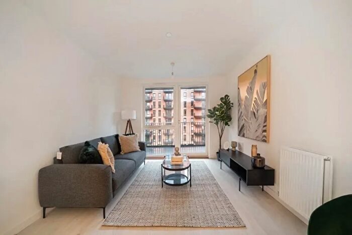 2 Bedroom Flat To Rent In Arusha Court, Farine Avenue, Hayes, UB3