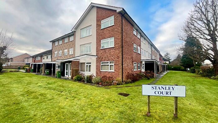 2 Bedroom Maisonette To Rent In Stanley Road, Sutton, Surrey, SM2