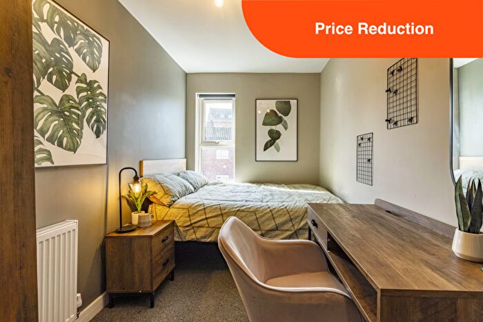 6 Bedroom Terraced House To Rent In Foster St // Bed // Bath // All Ensuites // Sept, LN5