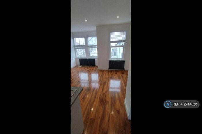 1 Bedroom Flat To Rent In Fleetwood Avenue, Westcliff-On-Sea, SS0