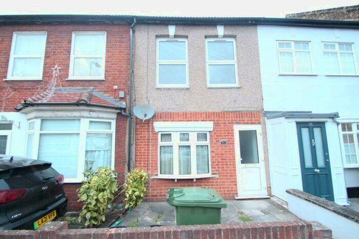3 Bedroom House To Rent In Marks Road Romford, RM7