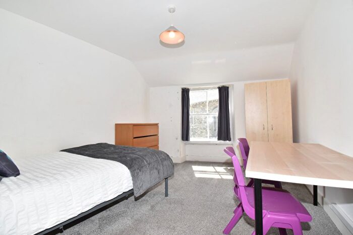 1 Bedroom Flat To Rent In Church Street, Falmouth, TR11