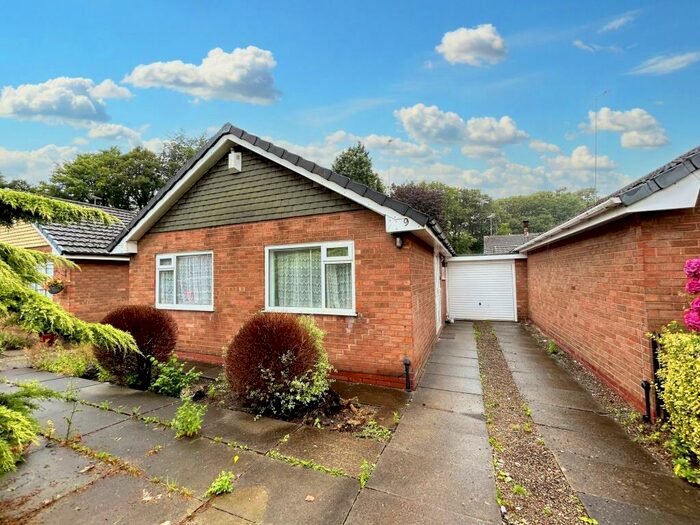 2 Bedroom Detached Bungalow To Rent In Hawthorne Drive, Worsley, M28