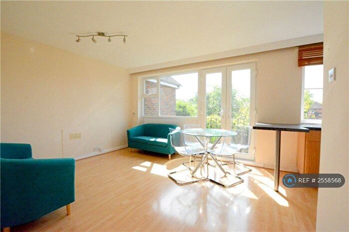 1 Bedroom Flat To Rent In Yew Tree Close, Beaconsfield, HP9
