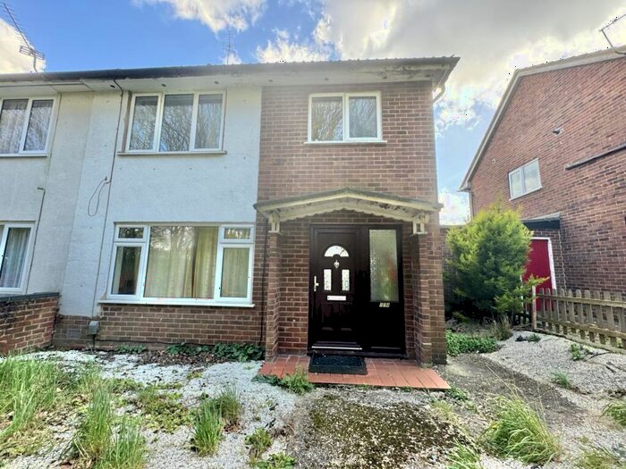 3 Bedroom House To Rent In Portsmouth Walk, Basingstoke, RG22