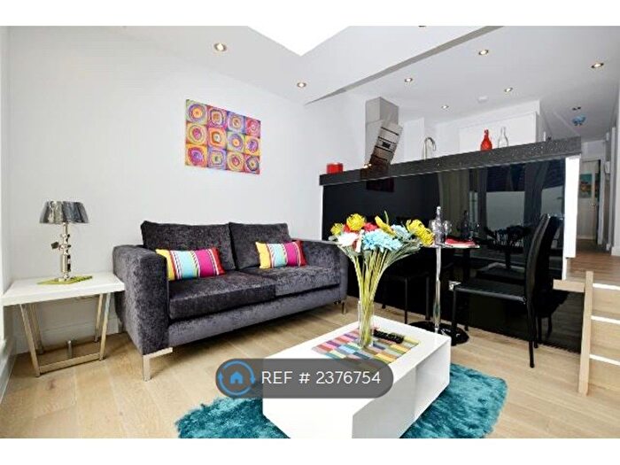 2 Bedroom Flat To Rent In Smith Street, Watford, WD18