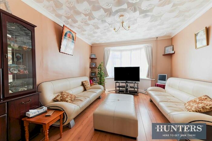 4 Bedroom Semi-Detached House To Rent In Springwell Road, Heston, TW5