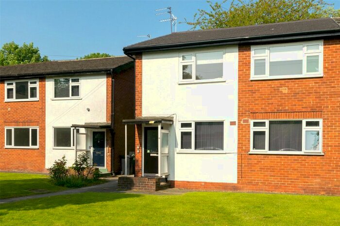 2 Bedroom Flat To Rent In The Poplars, Headingley, Leeds, LS6