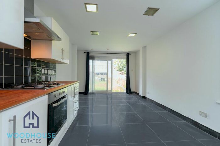 3 Bedroom Terraced House To Rent In Bexhill Road, London, N11