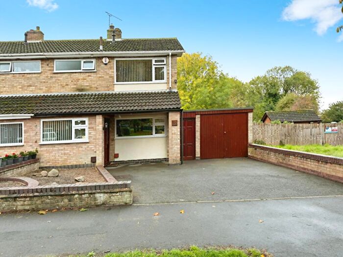 3 Bedroom Semi-Detached House For Sale In Coombe Rise, Oadby, LE2
