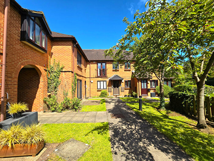 2 Bedroom Apartment To Rent In Plested Court, Aylesbury, HP22