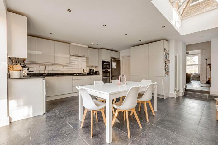 5 Bedroom End Of Terrace House To Rent In Culmstock Road, Between The Commons, SW11