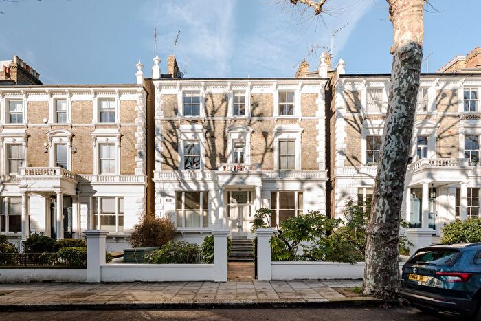 1 Bedroom Flat For Sale In Bassett Road, North Kensington, London, W10