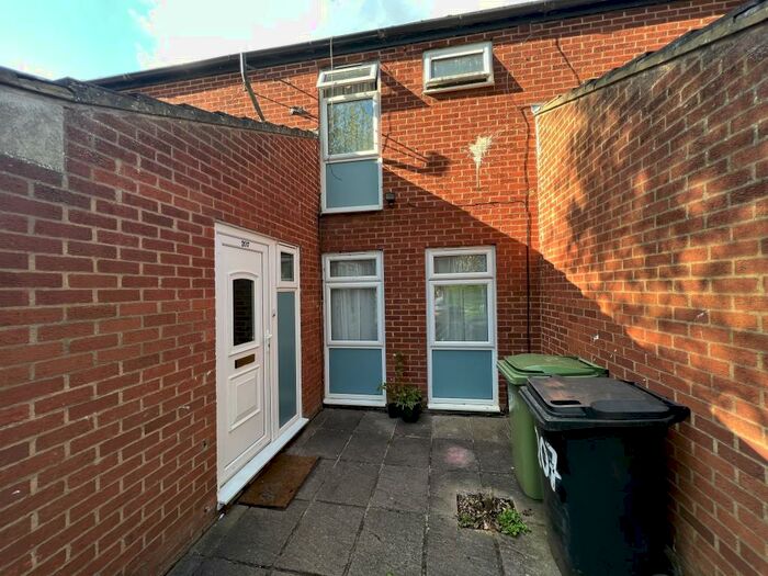 3 Bedroom House To Rent In Fulmar Lane, Wellingborough, NN8