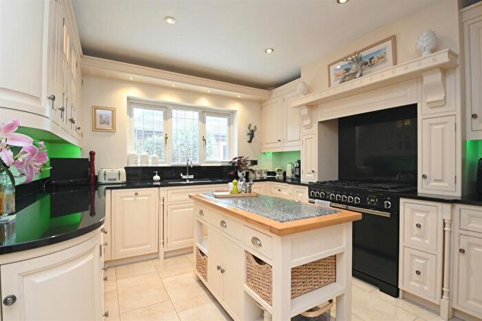 5 Bedroom Detached House For Sale In Broome Close, Kings Bromley, DE13