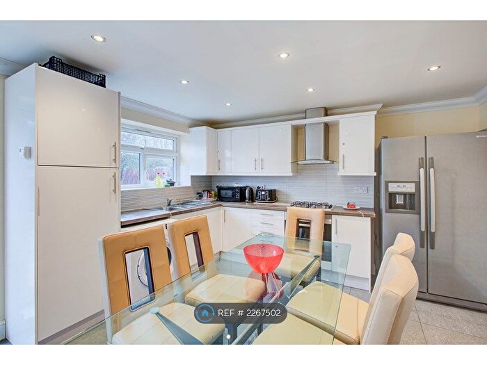 6 Bedroom Semi-Detached House To Rent In Alandale Close, Reading, RG2