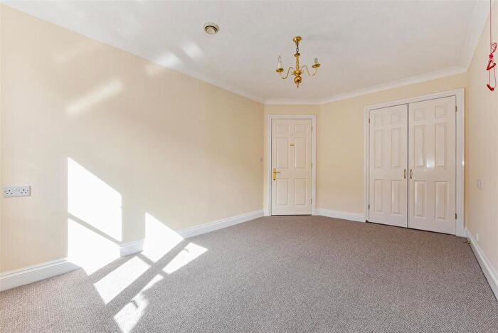 2 Bedroom Retirement Property For Sale In Deanery Close, Chichester, PO19