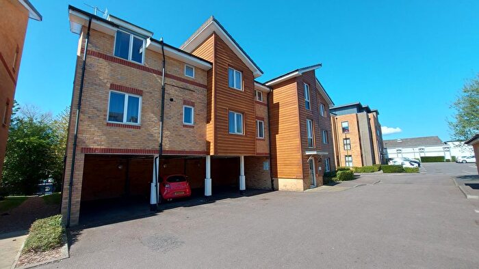 2 Bedroom Flat To Rent In Lockview Court, Hemel Hempstead, HP3