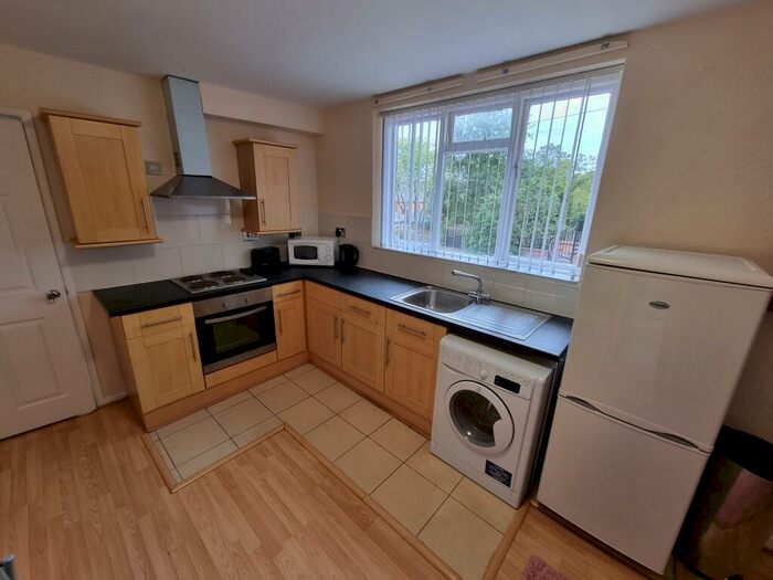 1 Bedroom Flat To Rent In Flat, Clarendon Square, Leamington Spa, CV32