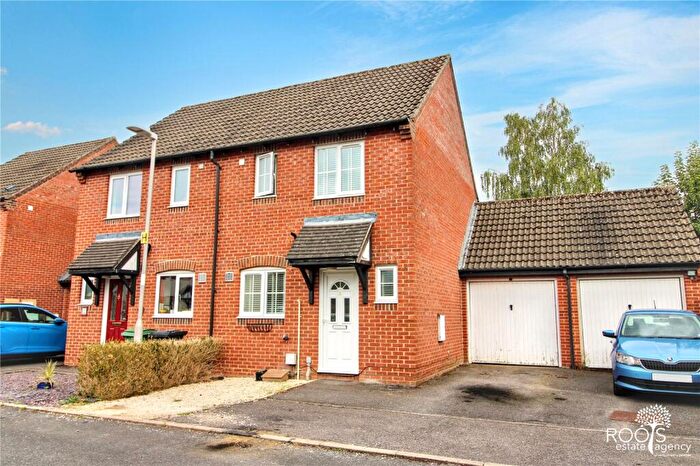 2 Bedroom Semi-Detached House For Sale In Dewberry Down, Thatcham, Berkshire, RG18