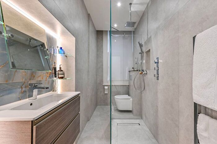 3 Bedroom Flat To Rent In Montagu Mansions, Marylebone, London, W1U