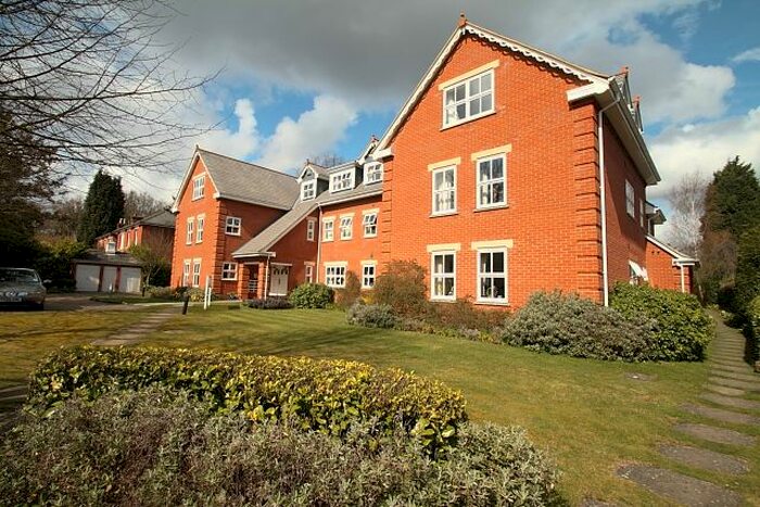 2 Bedroom Flat To Rent In Broomhall Road, Horsell, Woking, GU21