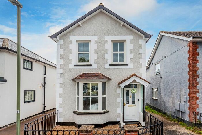 3 Bedroom Detached House To Rent In Ref: Se - Priory Road, South Park, RH2