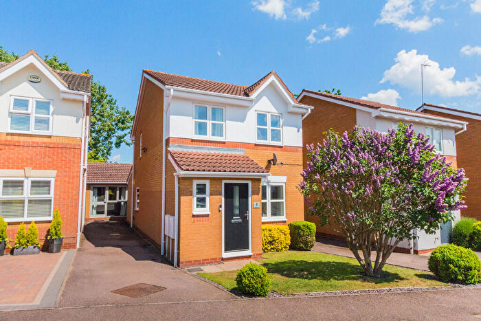 4 Bedroom Detached House For Sale In Scharpwell, Irthlingborough, NN9