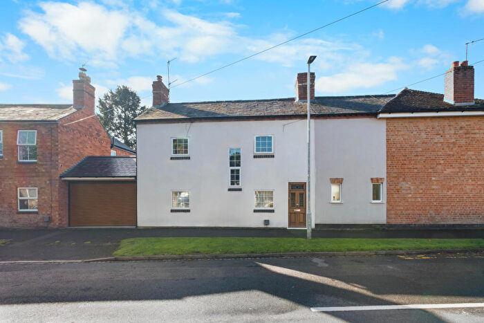 3 Bedroom Semi-Detached House For Sale In North Road, Bromsgrove, B60