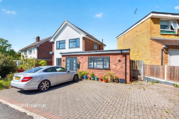 4 Bedroom Detached House For Sale In Woodside Lane, London, N12