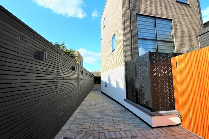 3 Bedroom Town House To Rent In Adams Walk, Earlham Grove, Forest Gate, London, E7