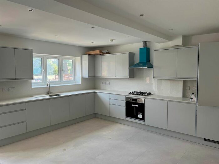 4 Bedroom Semi-Detached House To Rent In Wigram Road, London, E11