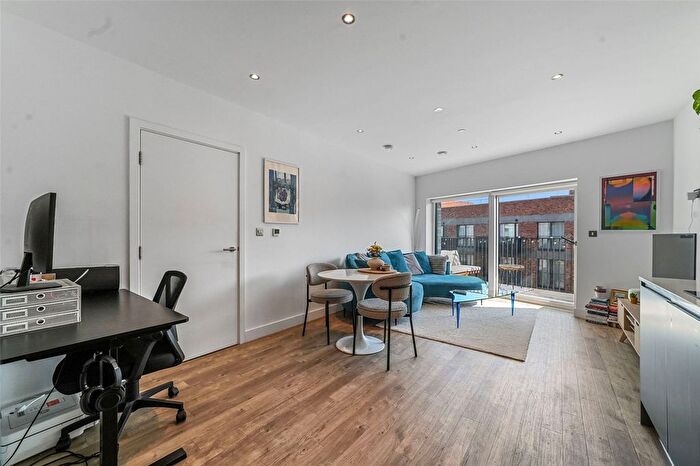 1 Bedroom Flat For Sale In Suntrap Court, Rookwood Way, London, E3