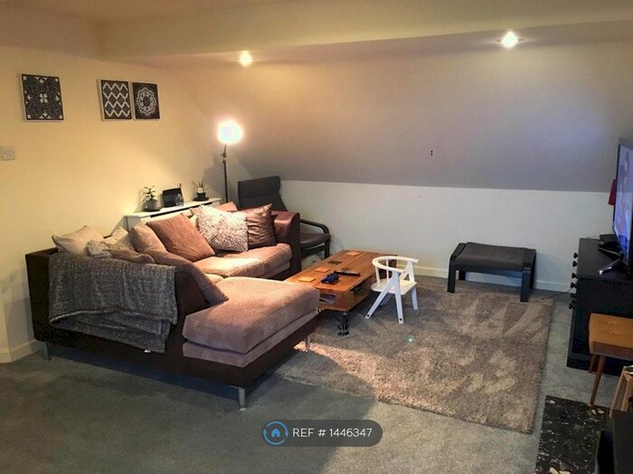 2 Bedroom Flat To Rent In Alastair Court, Trowbridge, BA14