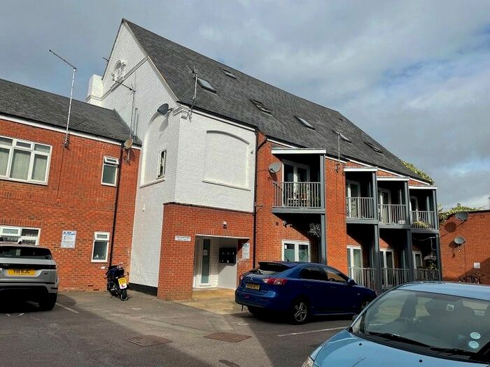 2 Bedroom Flat To Rent In The Courtyard, Wellington Street, Kettering, Northamptonshire., NN16
