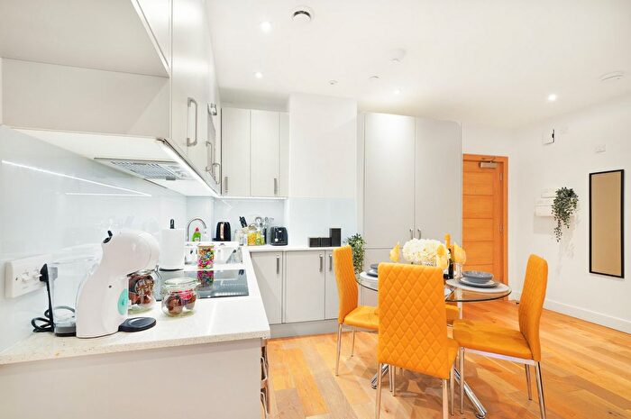 1 Bedroom Flat To Rent In High Street Feltham, London, TW13