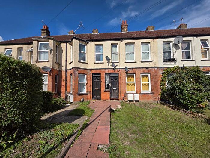 1 Bedroom Flat To Rent In Carlingford Drive, Westcliff-On-Sea, SS0