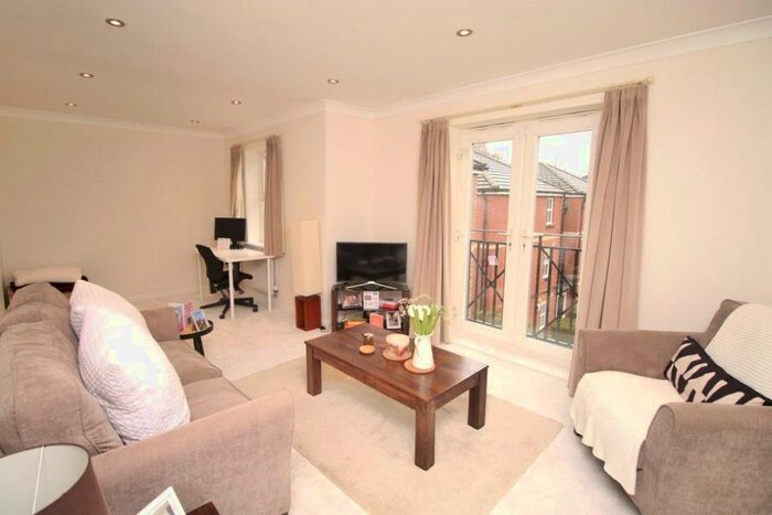 2 Bedroom Flat To Rent In Lawson Wood Court, Meanwood, Leeds, LS6