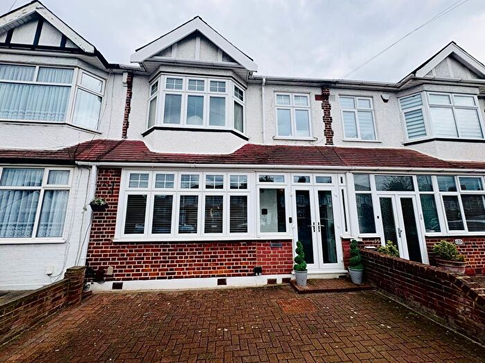 3 Bedroom Terraced House For Sale In Halstead Road, London, N21