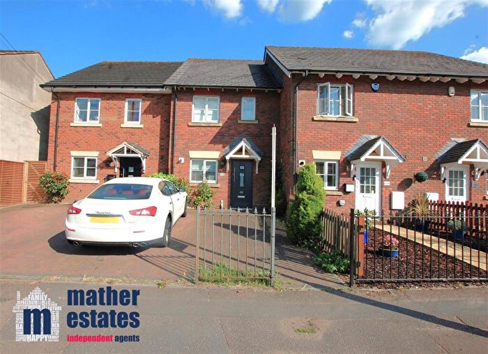 4 Bedroom Terraced House For Sale In Dixons Hill Road, Welham Green, AL9