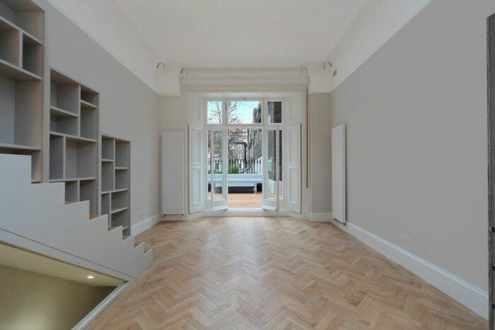 3 Bedroom Flat To Rent In Earl's Court Square, London, SW5