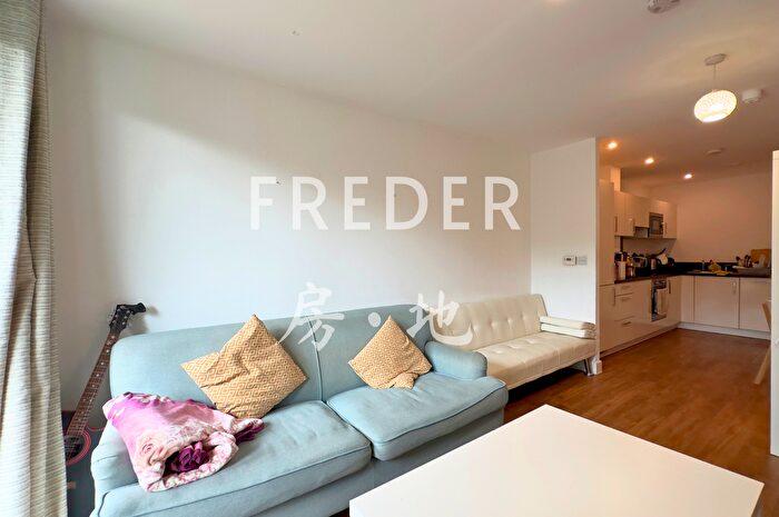 2 Bedroom Flat To Rent In Parkside Court, Poontoon Dock, E16