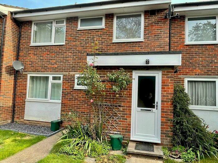 2 Bedroom Maisonette To Rent In Park Lodge, Bookham, KT23