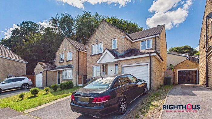 4 Bedroom Detached House For Sale In Peregrine Way, Bradford, BD6