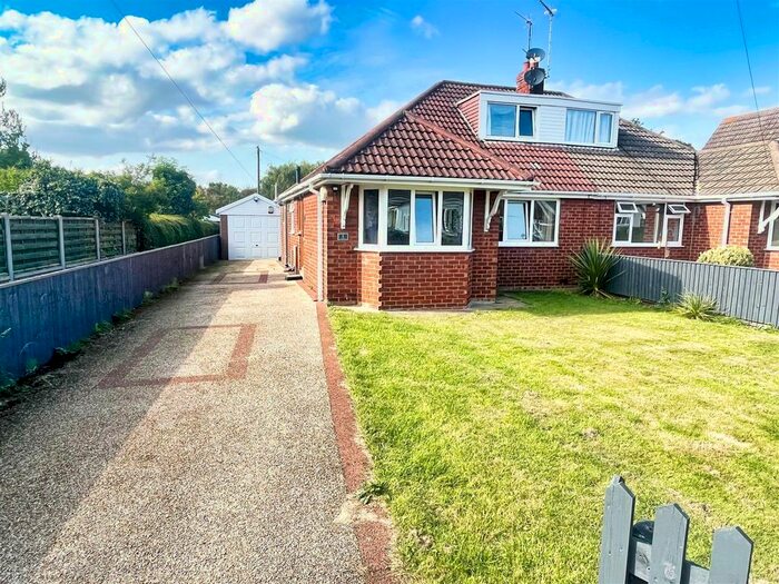 3 Bedroom Semi-Detached Bungalow To Rent In Carlton Avenue, Healing, Grimsby, DN41