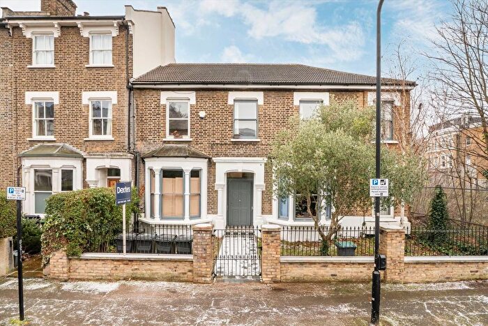 2 Bedroom Flat For Sale In Heyworth Road, Clapton, E5