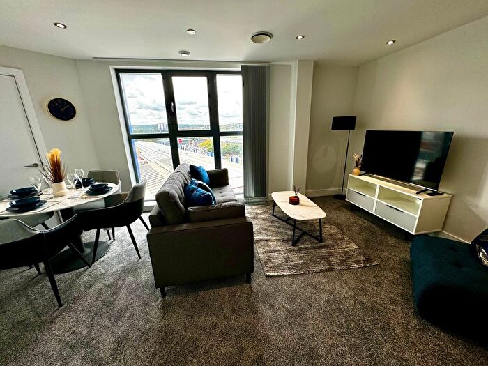 2 Bedroom Flat To Rent In Crown Point Road, Hunslet, Leeds, West Yorkshire, LS10