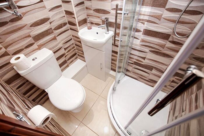 5 Bedroom House To Rent In Holly Grove, Hubert Road, Birmingham, B29