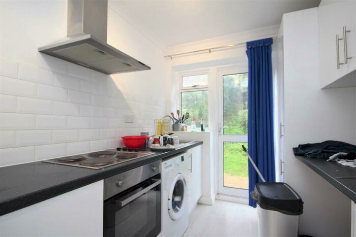 4 Bedroom House To Rent In Guildford Park Avenue, Guildford, GU2