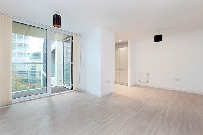 2 Bedroom Flat To Rent In Lucent House, Hardwicks Square, SW18